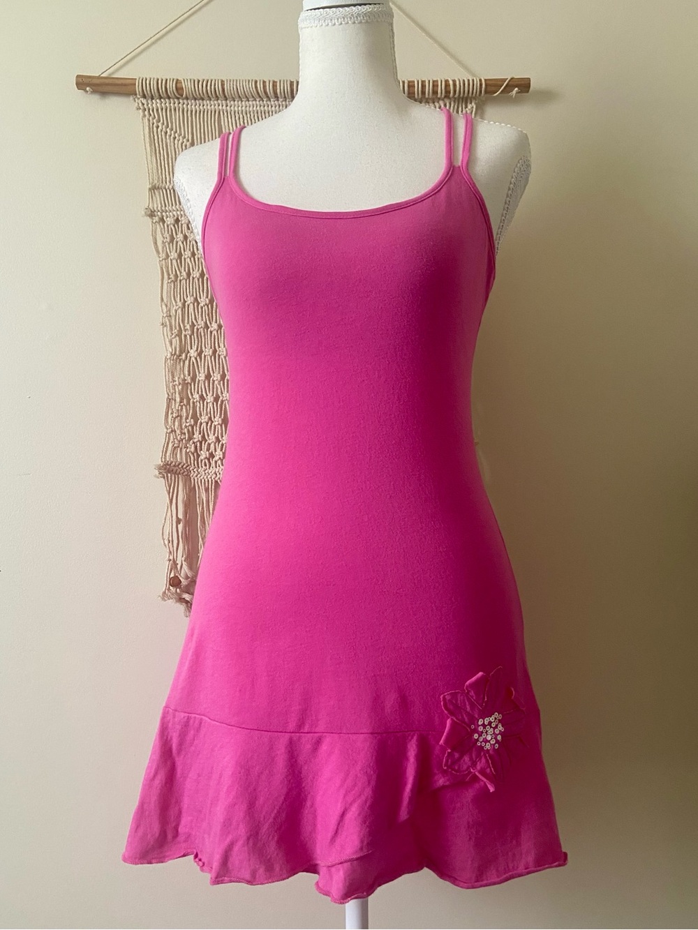 VTG Roxy Paradise Pink Crisscross Back Asymmetrical Flower Appliqué Cami Tanktop